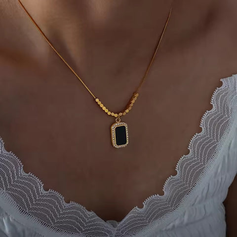 VIRA NECKLACE