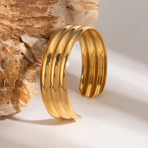 GOLDIE HANDCUFF