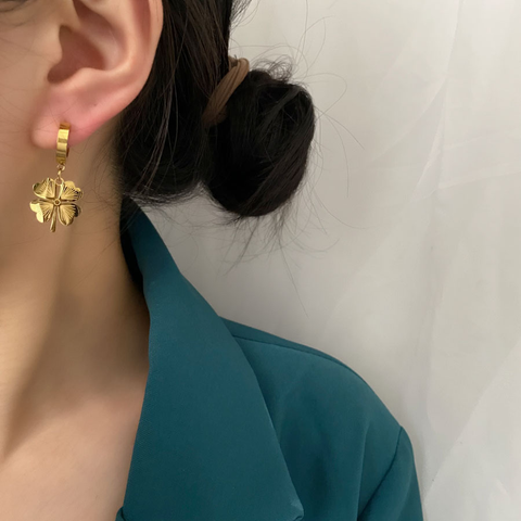 GOLD FLORA EARRINGS