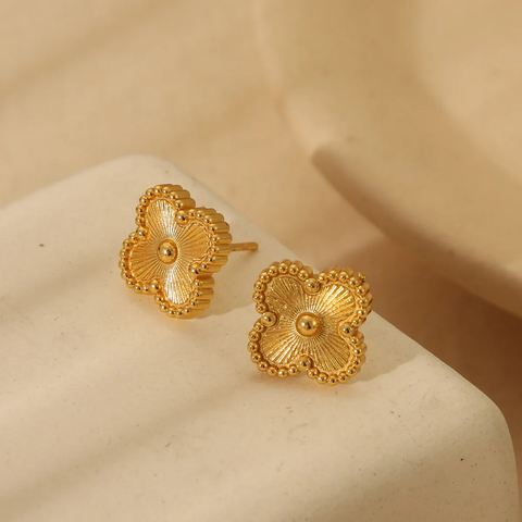 LUI STUDS