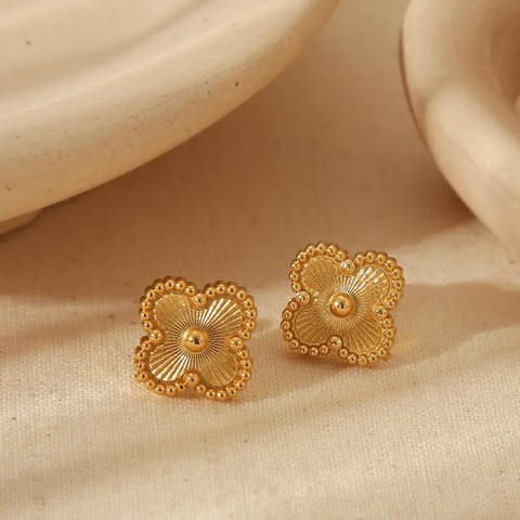 LUI STUDS