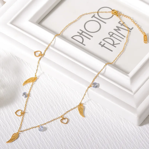 FEATHER NECKLACE